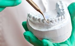¿Qué es el curetaje dental?